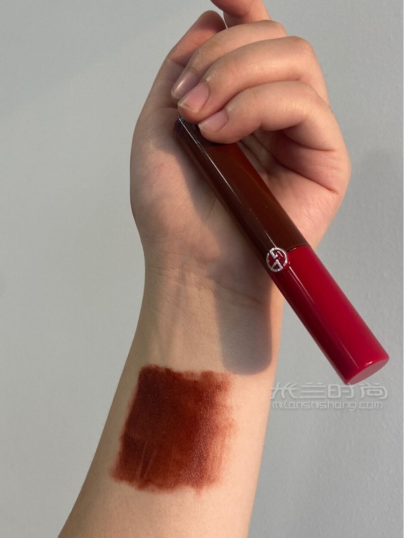 拿下紅管家族三大熱門色 阿瑪尼真香_2