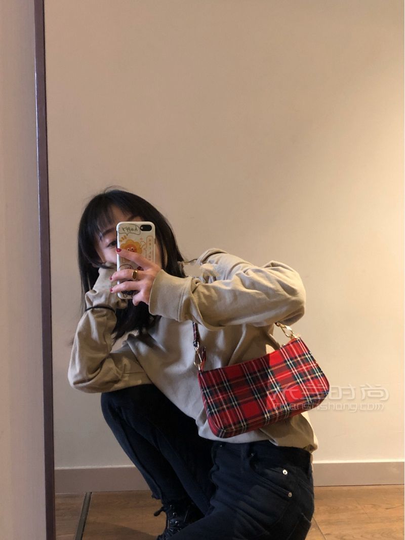 BrandyMelville紅格子法棍包真的不買后悔 迷你包brandy melville怎么樣_6