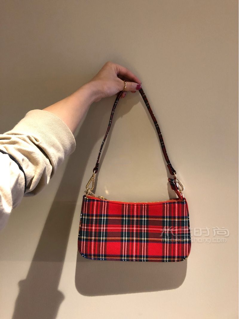 BrandyMelville紅格子法棍包真的不買后悔 迷你包brandy melville怎么樣_7