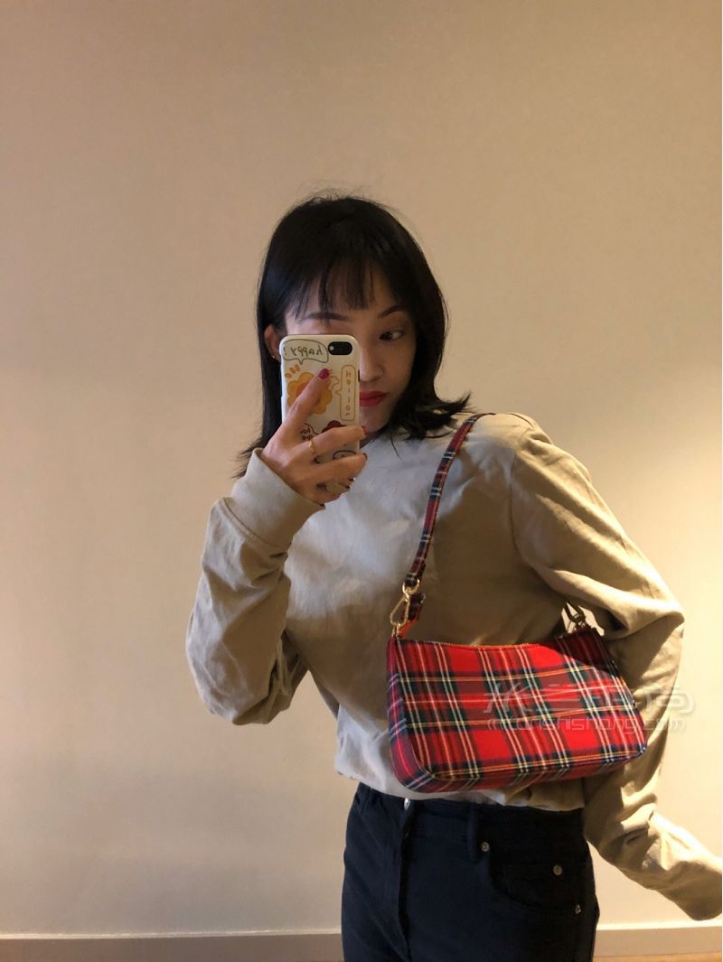 BrandyMelville紅格子法棍包真的不買后悔 迷你包brandy melville怎么樣_5