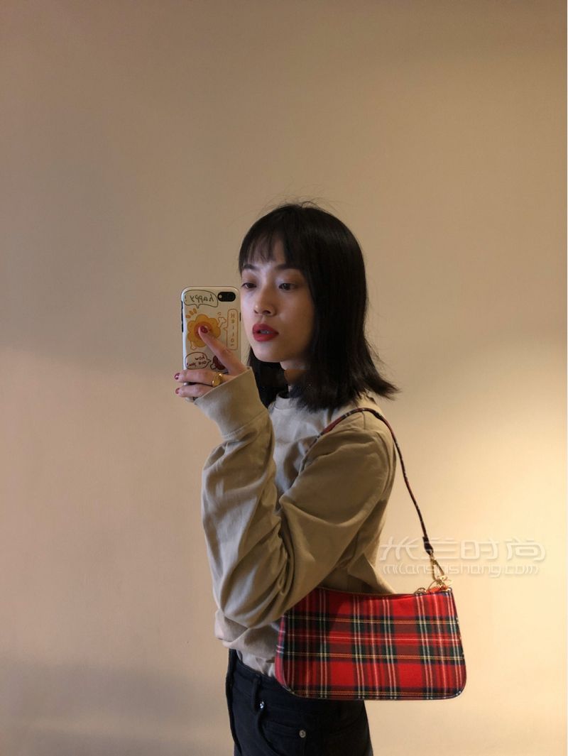 BrandyMelville紅格子法棍包真的不買后悔 迷你包brandy melville怎么樣_4