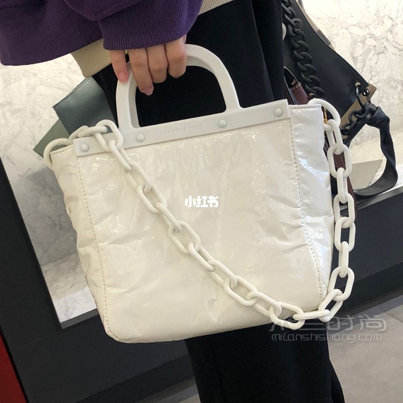 女大學(xué)生第一款小ck 線(xiàn)下最新款 限量發(fā)售_1