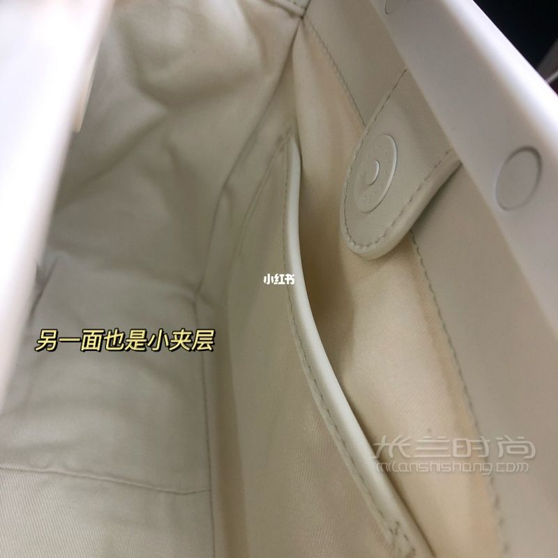 女大學(xué)生第一款小ck 線(xiàn)下最新款 限量發(fā)售_8
