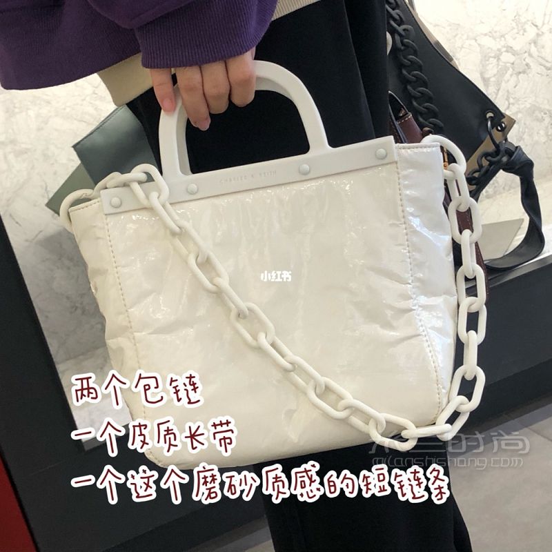 女大學(xué)生第一款小ck 線(xiàn)下最新款 限量發(fā)售_2
