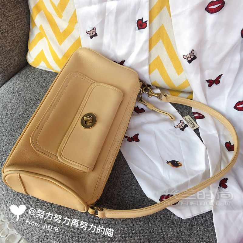 一只奶油黃- old coach小可愛枕頭腋下包_2
