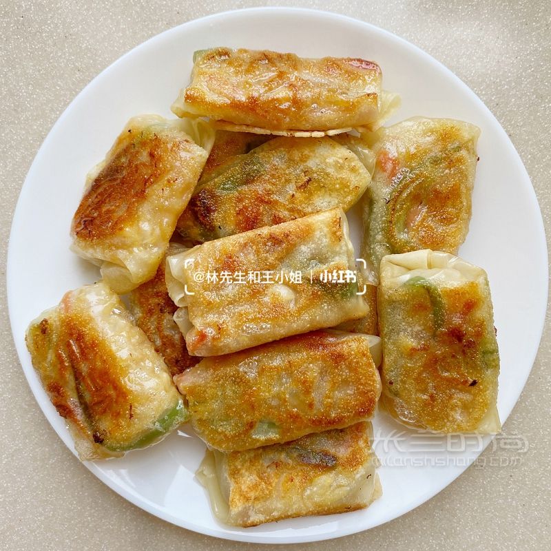 外脆里嫩 巨好吃的懶人版土豆絲卷餅 火腿腸土豆_2