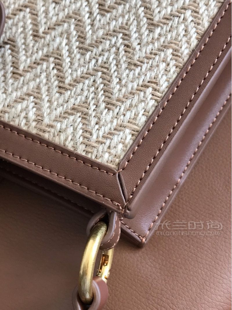 小眾包包關(guān)于復(fù)古的詮釋我最愛這只 百搭背帶_6