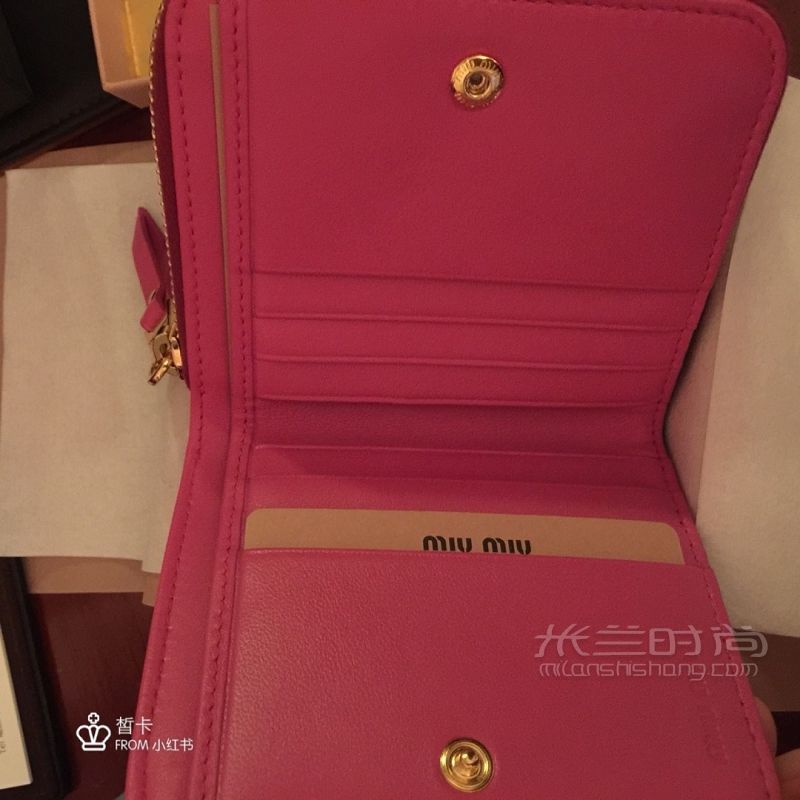 miumiu的玫紅色小錢包 菲拉格慕怎么樣_2