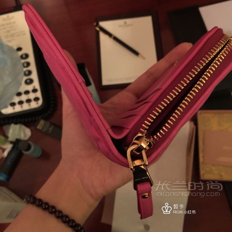 miumiu的玫紅色小錢包 菲拉格慕怎么樣_4