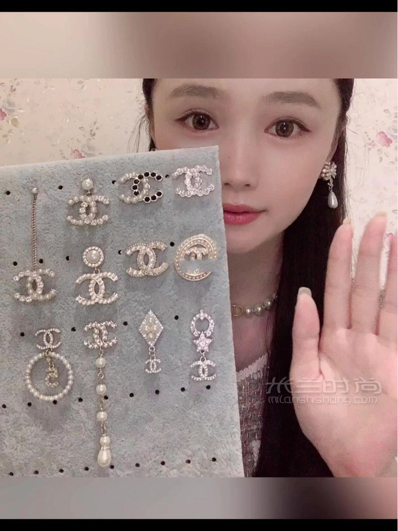 香奈兒新款耳環(huán)試戴 最愛氣質(zhì)名媛風_1