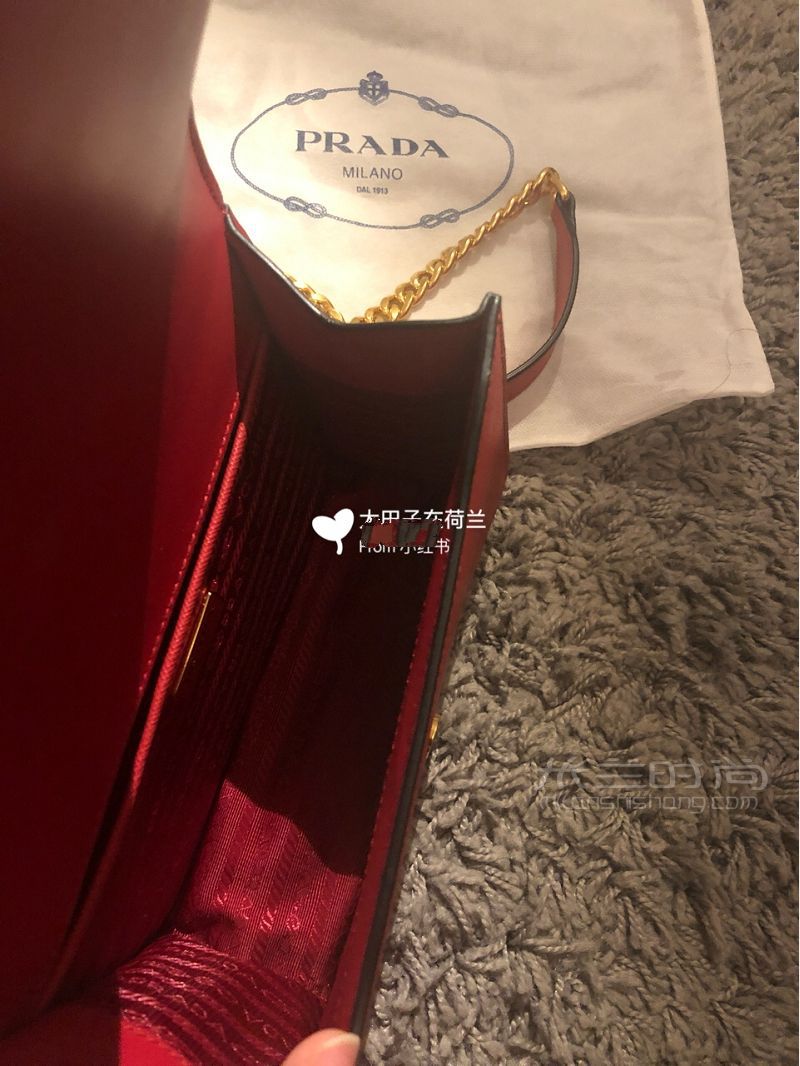 超高性價比的紅色大牌包包-Prada普拉達十字紋鏈條風琴包_5
