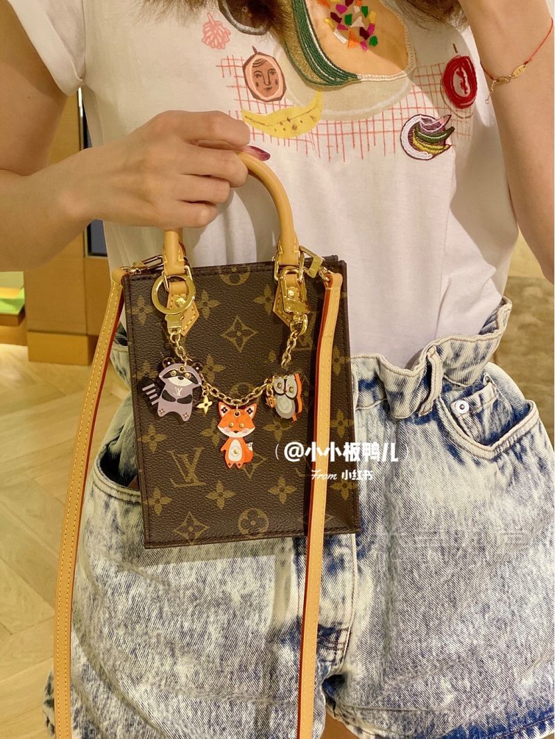 LV最新款Mini Tote幫我選個掛飾呀！路易威登怎么樣_5