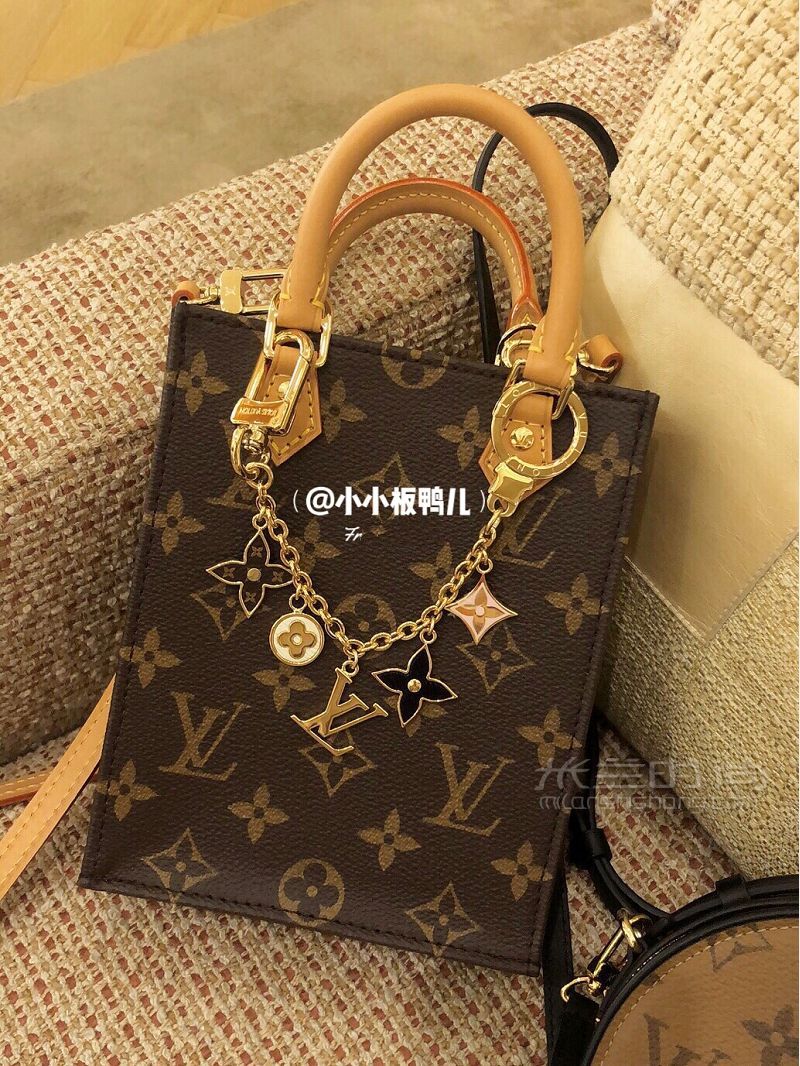 LV最新款Mini Tote幫我選個掛飾呀！路易威登怎么樣_2