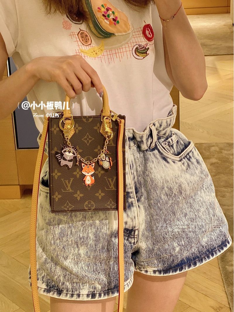 LV最新款Mini Tote幫我選個掛飾呀！路易威登怎么樣_6