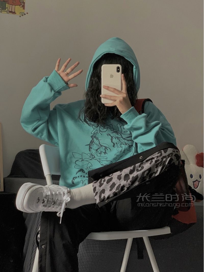 秋冬穿搭日常撞色搭配做個(gè)甜酷女孩 秋冬穿搭搭配_2