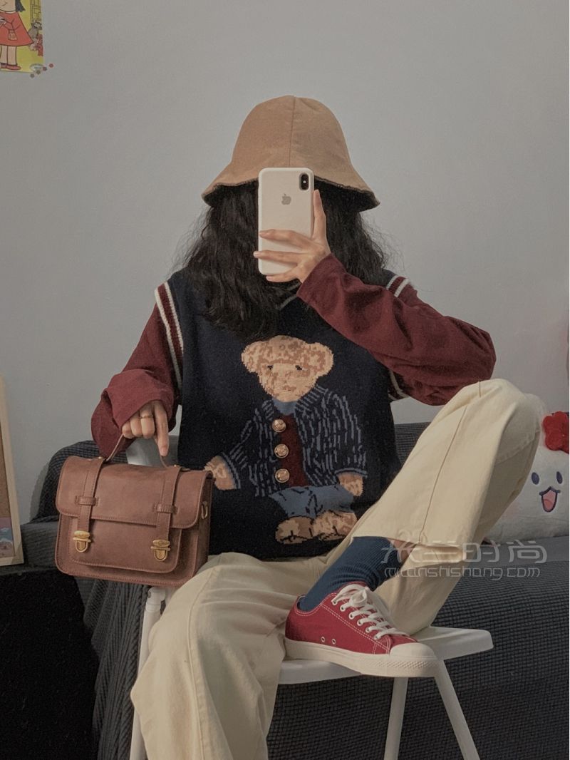 秋冬穿搭日常撞色搭配做個(gè)甜酷女孩 秋冬穿搭搭配_4