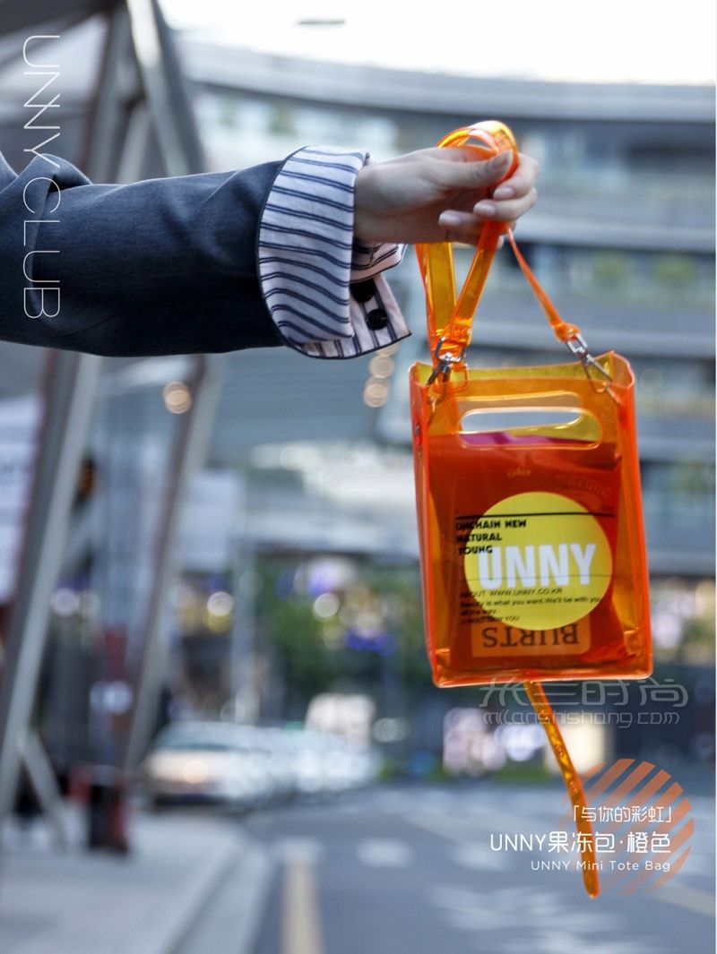 你的夏日限定UNNY果凍包背上就是甜酷女孩_3