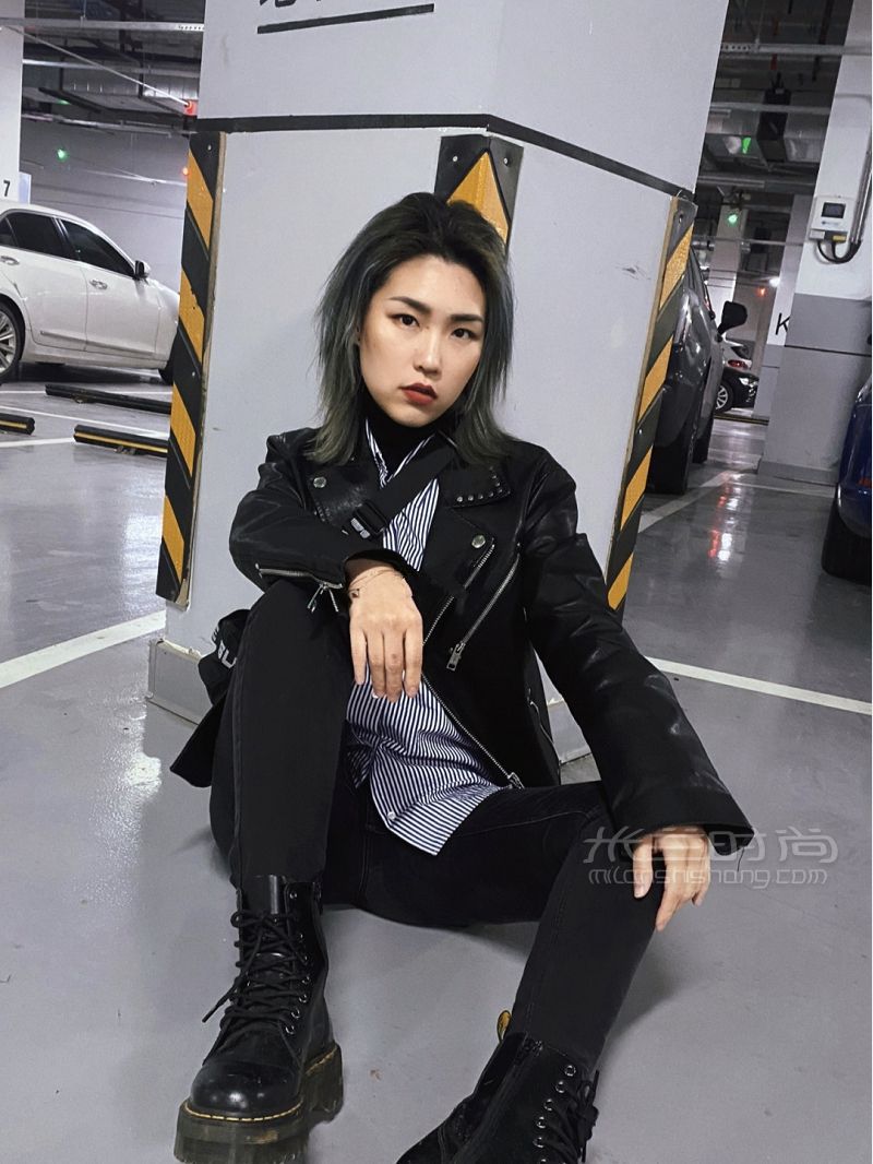 酷帥機車風(fēng) 優(yōu)衣庫J系列皮衣機車_3