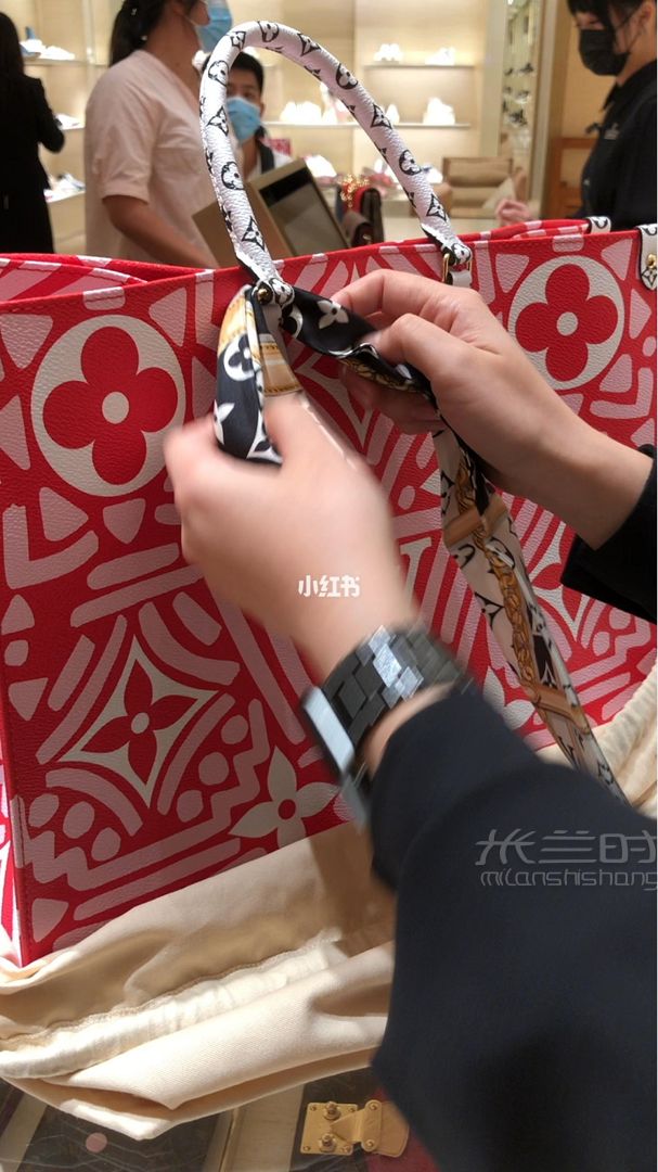 LV on the go 太古匯絲巾太古匯自由行熱門_1