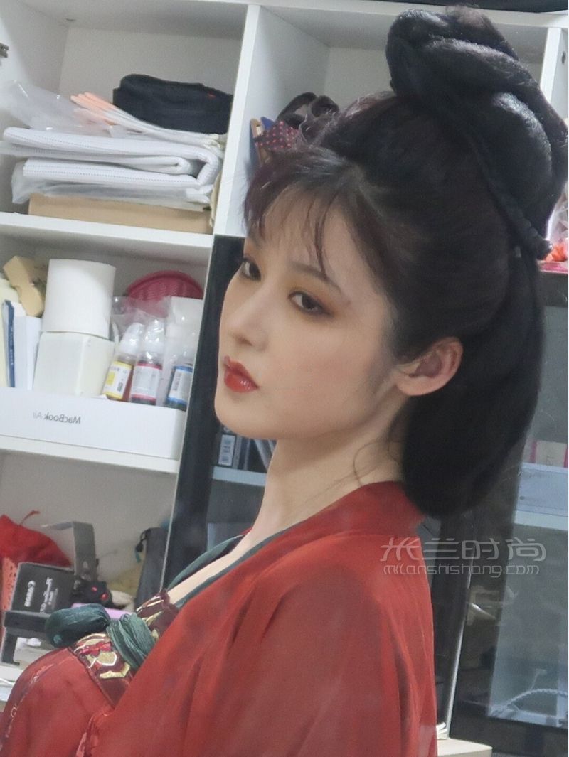 研究毛戈平風格妝容_6