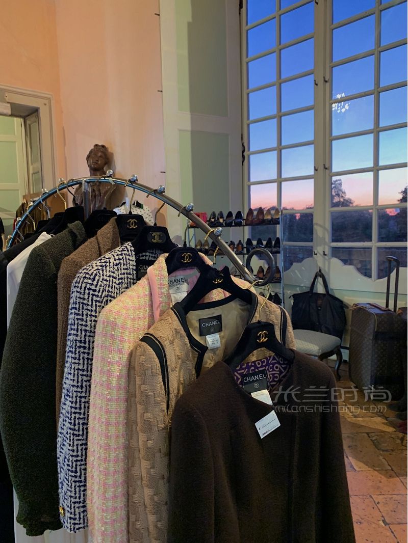 米蘭vintage中古集市 愛(ài)馬仕只要50塊！_1